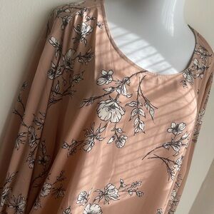 NWT-PLEIONE PLUS SIZE 4 X. WOMEN’S
TOP